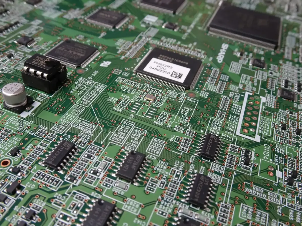 Carte électronique industrielle équipée de circuits intégrés et de composants CMS