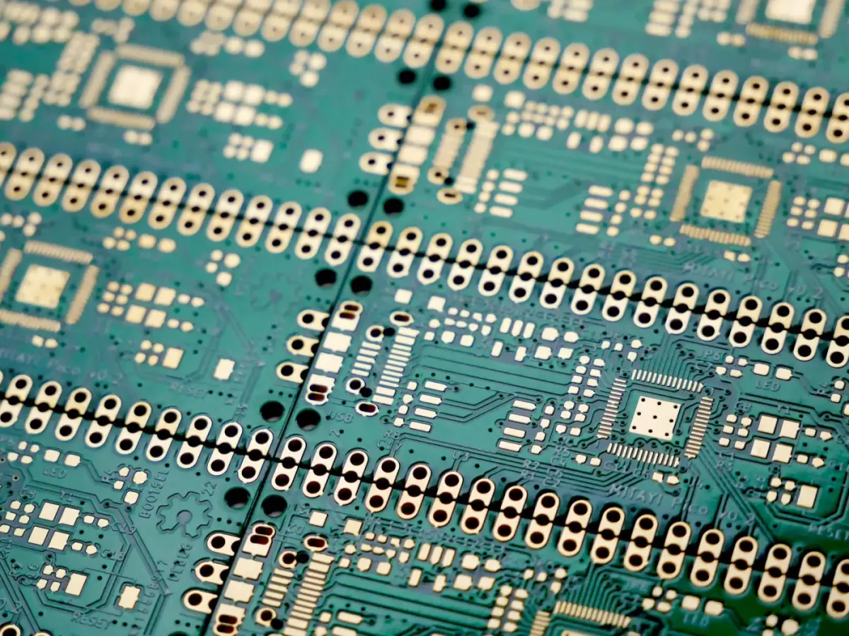 Circuit imprimé industriel nu avec pastilles de soudure et pistes