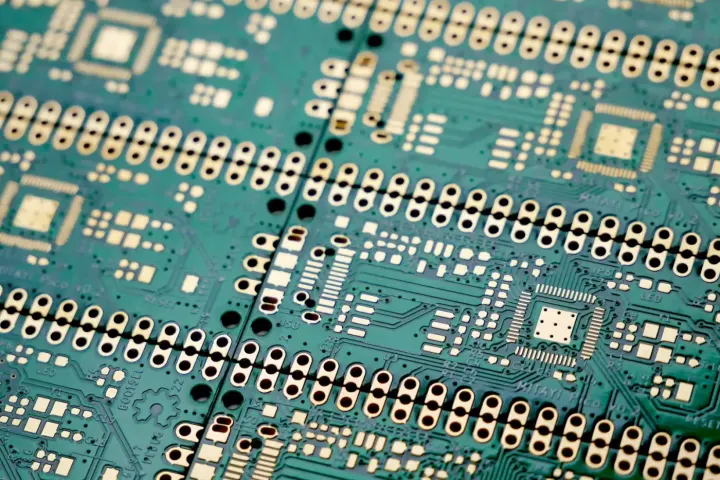 Circuit imprimé industriel nu avec pastilles de soudure et pistes
